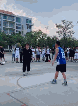 漳州篮球培训(他是福建漳州最快第一步！靠运球吸粉百万，每天练球8小时)