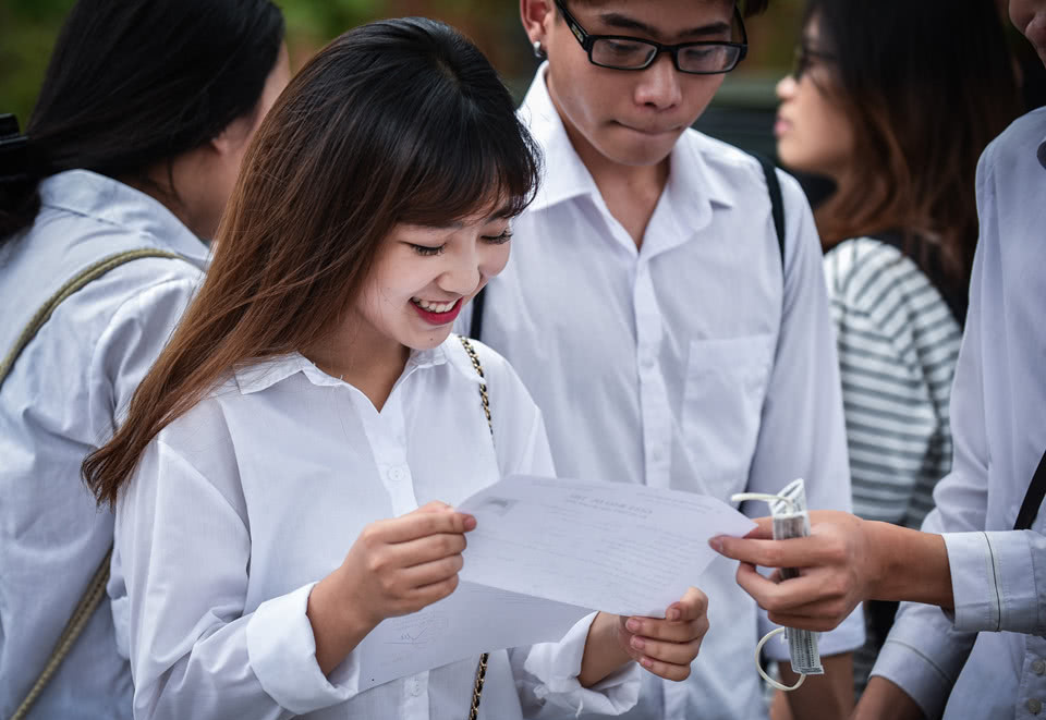 直击越南全国88万人高考！祈福和刷题一样壮观