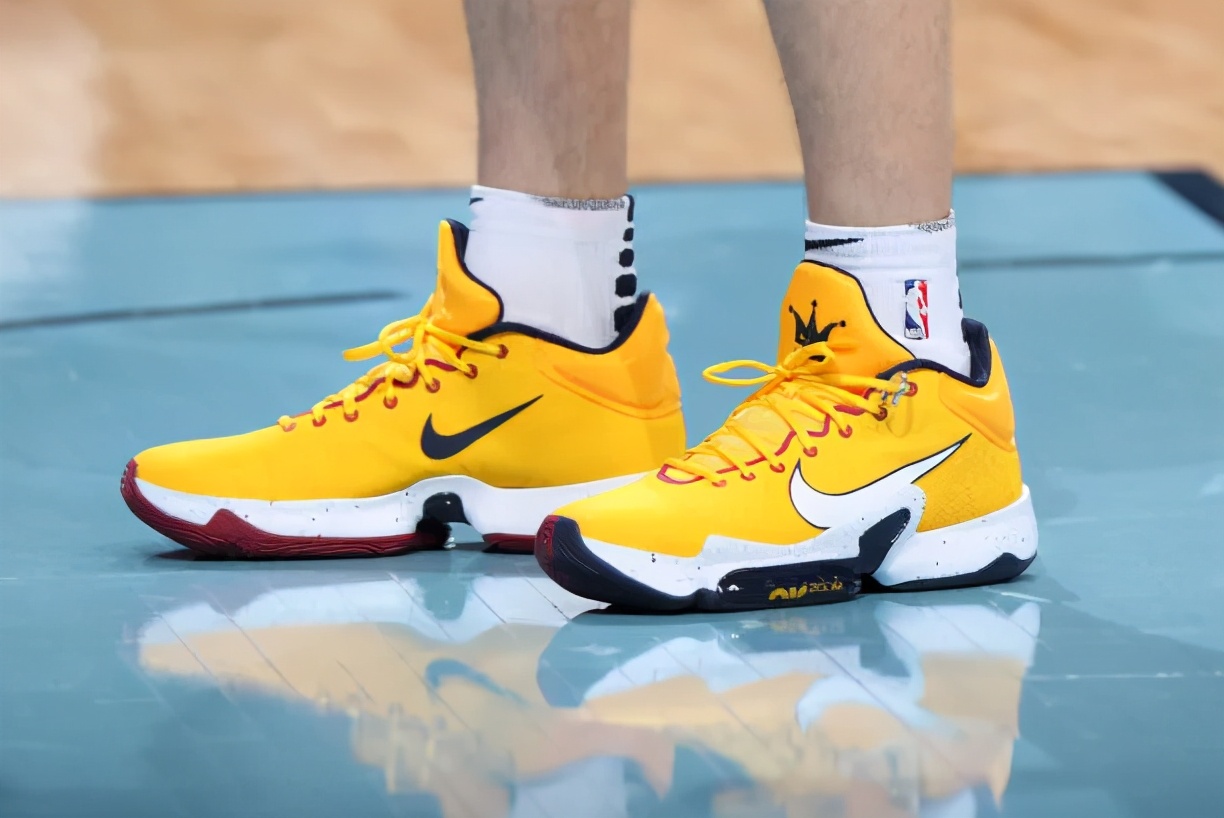 nba穿李宁鞋的球员有哪些（NBA球员上脚：詹姆斯2双签名鞋，巴特勒穿李宁驭帅14？）