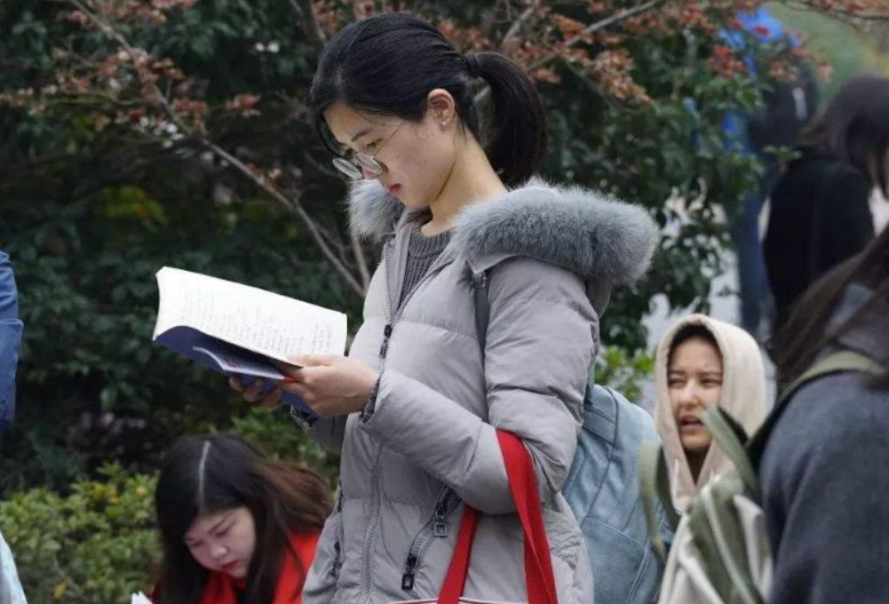 国内考试难度排行榜出炉，高考仅排第三位，榜首“当之无愧”