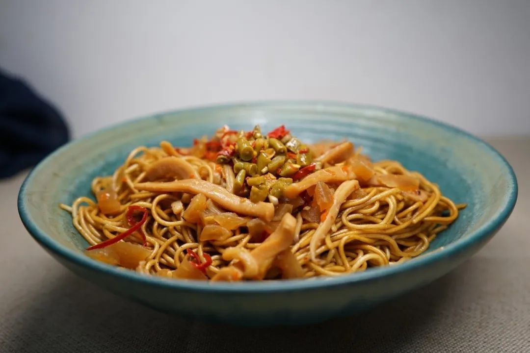 【鱿鱼拌面】做法步骤图 营养好吃又能解馋-起舞食谱网