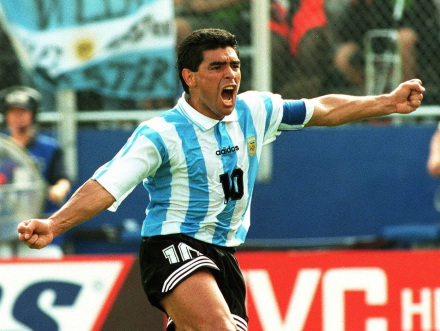 球王贝利是怎么成为球王的(马拉多纳只有1个世界杯,为何能与3个世界杯