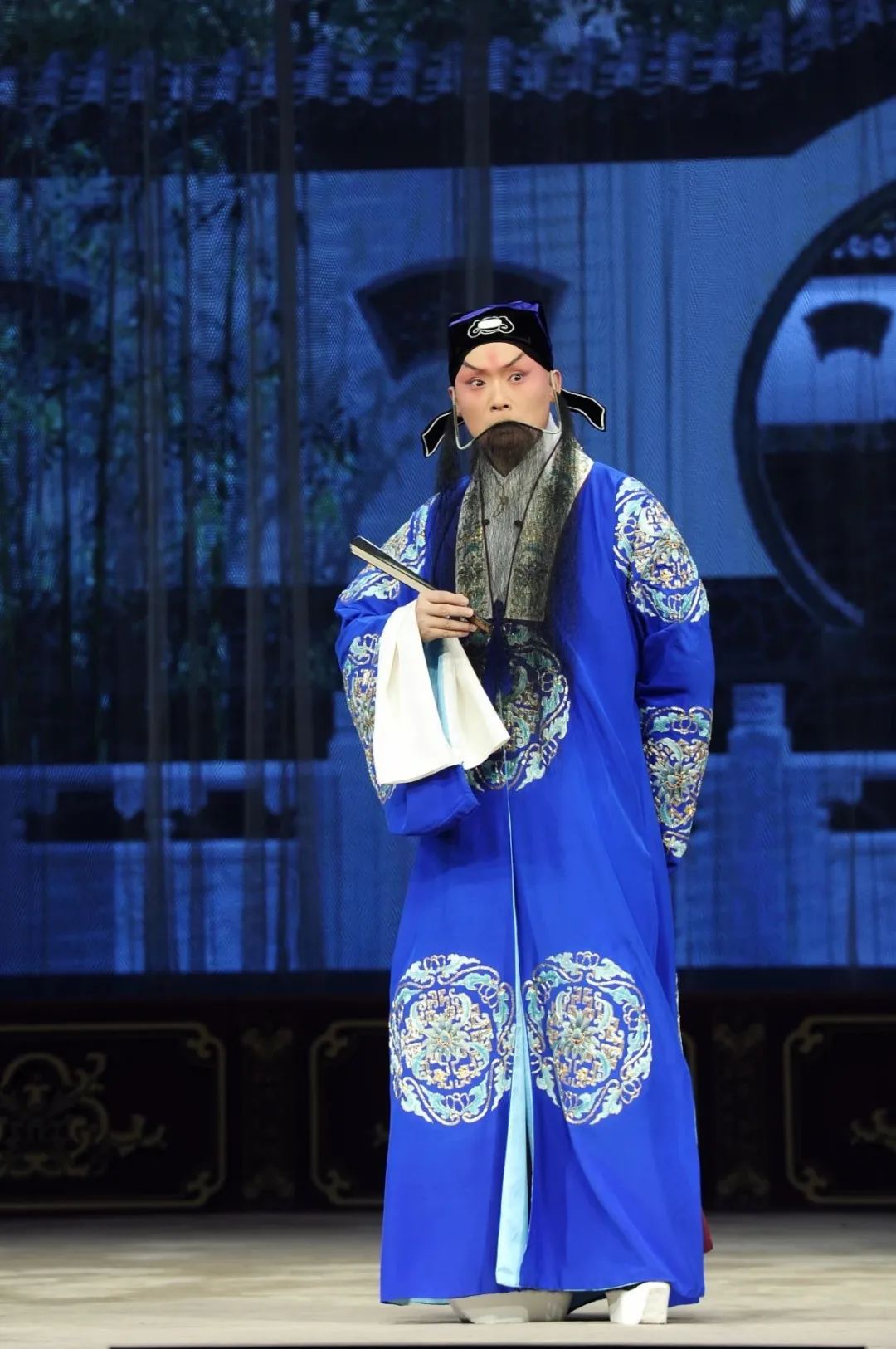 话剧《无风地带》(参评剧目)演出单位:大连话剧团演出时间:9月25日14