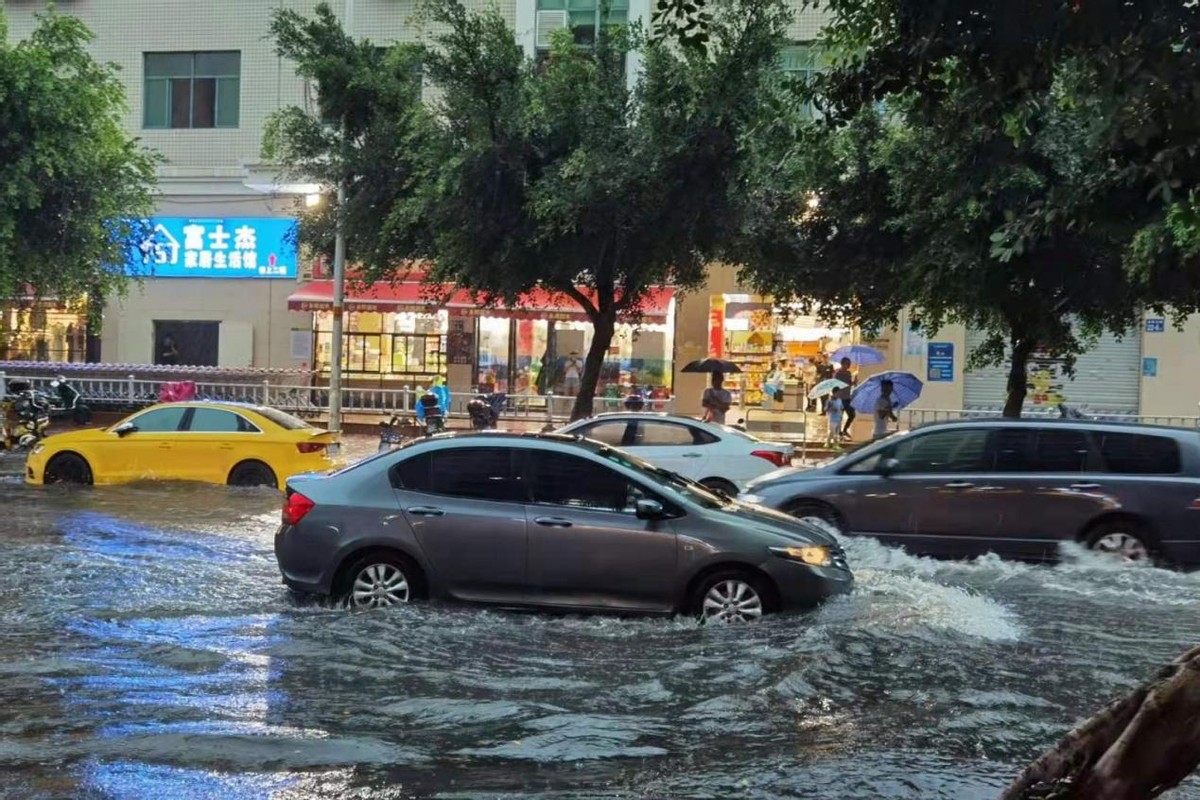 一场暴雨，车辆集体溺水？暴雨台风天如何保护爱车，防泡水