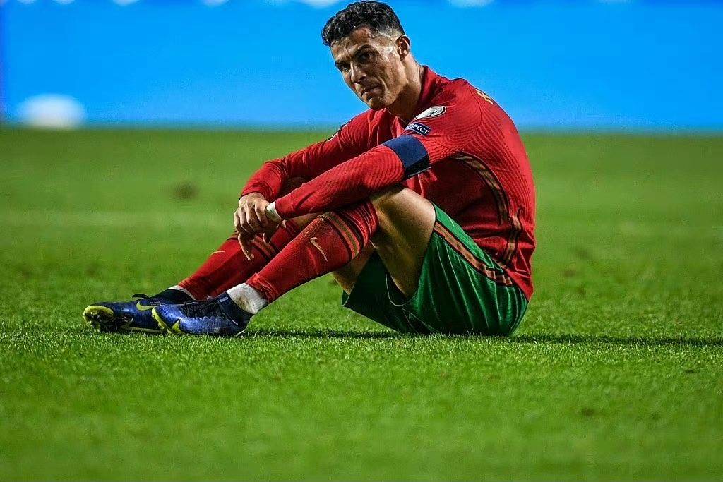 生死战惨遭绝杀，C罗瘫坐在地，葡萄牙无缘直通世界杯