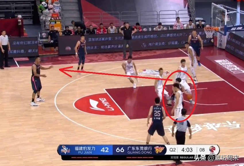cba哪個球員有只假眼（一個眼神騙過3人，1打4戲耍福建整條防線，對不起，他只有20歲）