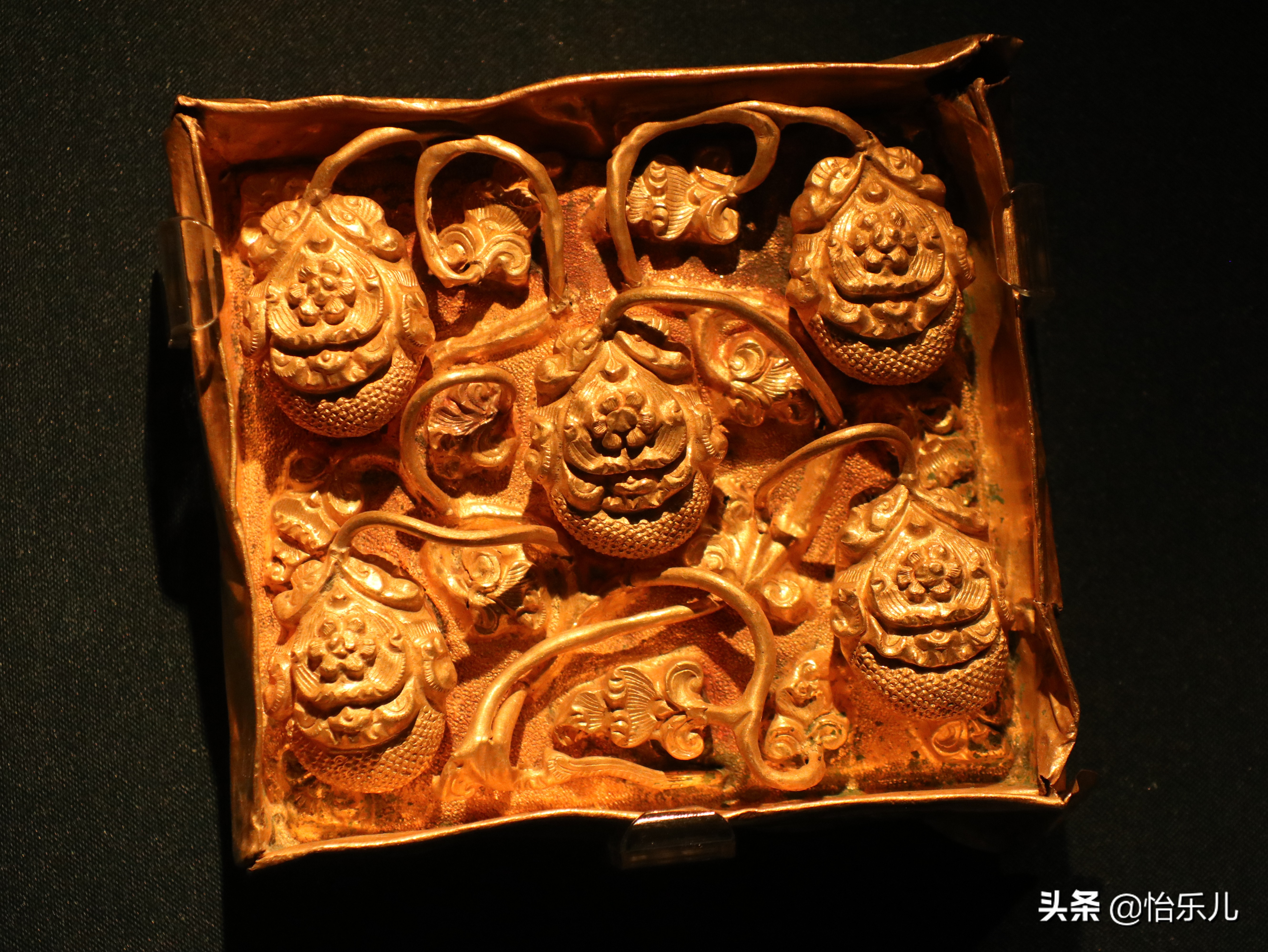 苏州一座墓出土54件元代金银器，纯度高型别致，还件件纹美艺精