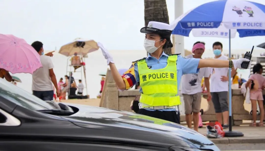 山东面包车珠海大道逼停奥迪,下车后猛拍车窗挑衅!交警调查结果有反转!