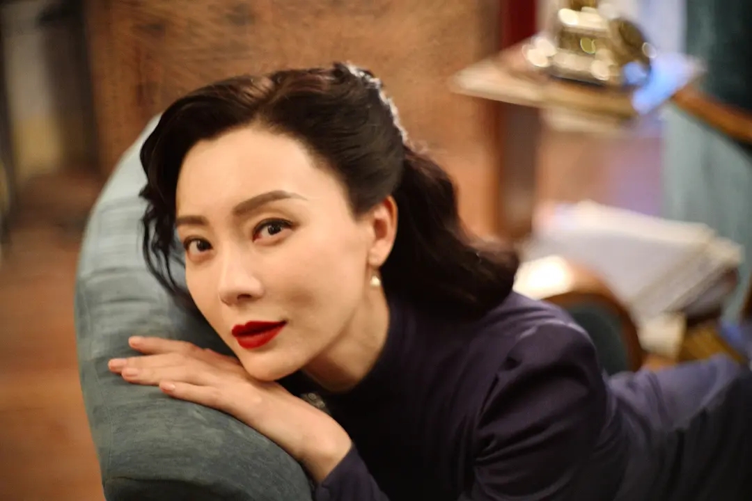 剧,小有名气,其中给人留下印象最深刻的便是《新上海滩》中的方艳云