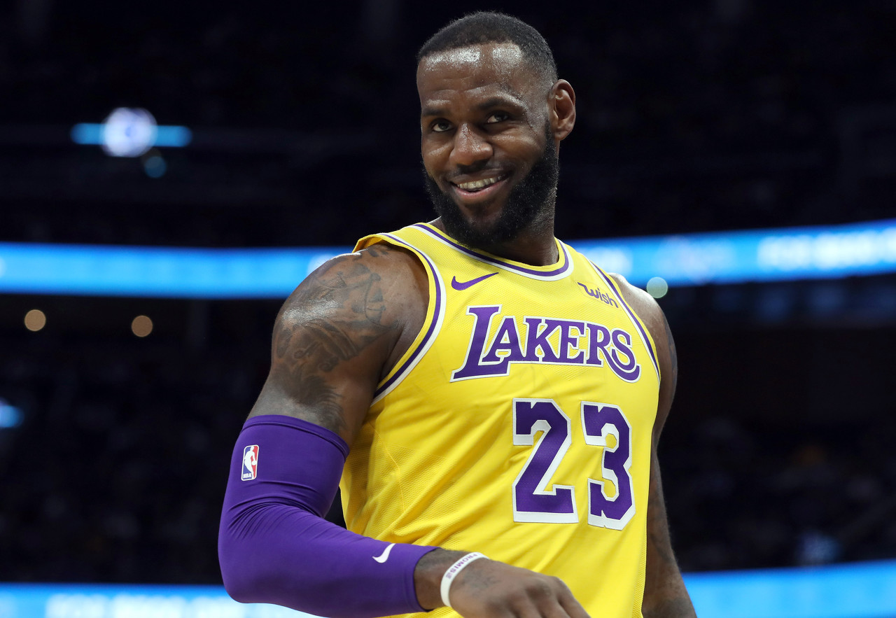 水瓶座有哪些nba球星（十二星座之NBA球星，個個身懷絕技，沒想到詹姆斯是處女）