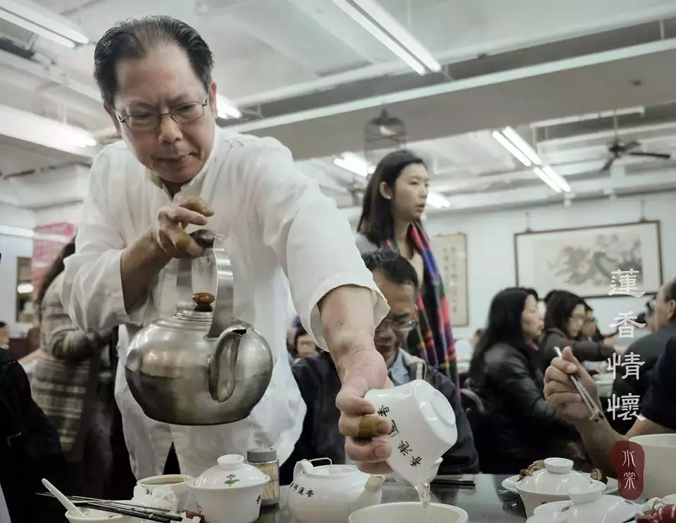 离开车仔心情靓(香港莲香楼结业，可惜，不惋惜)