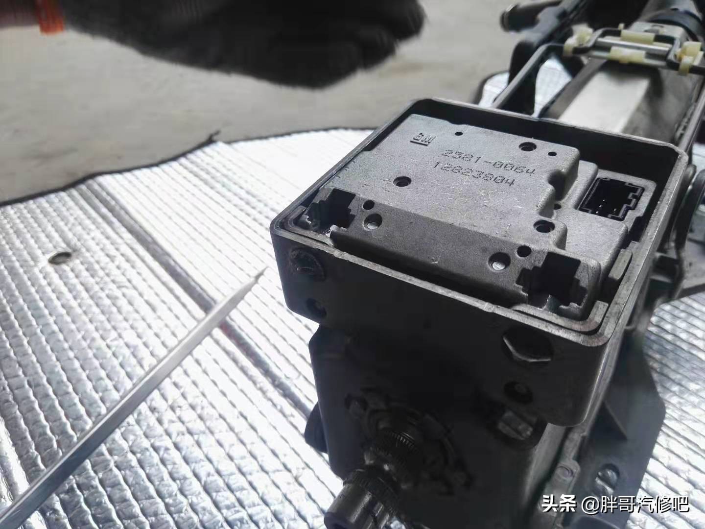 凯迪拉克电子助力方向盘锁故障，造成车辆无法启动，维修步骤