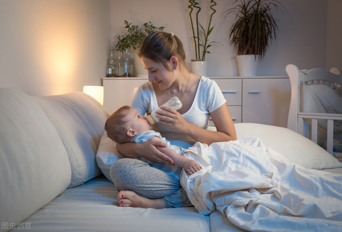 婴儿几个月可以不吃夜奶（抓住断夜奶的合适时机）