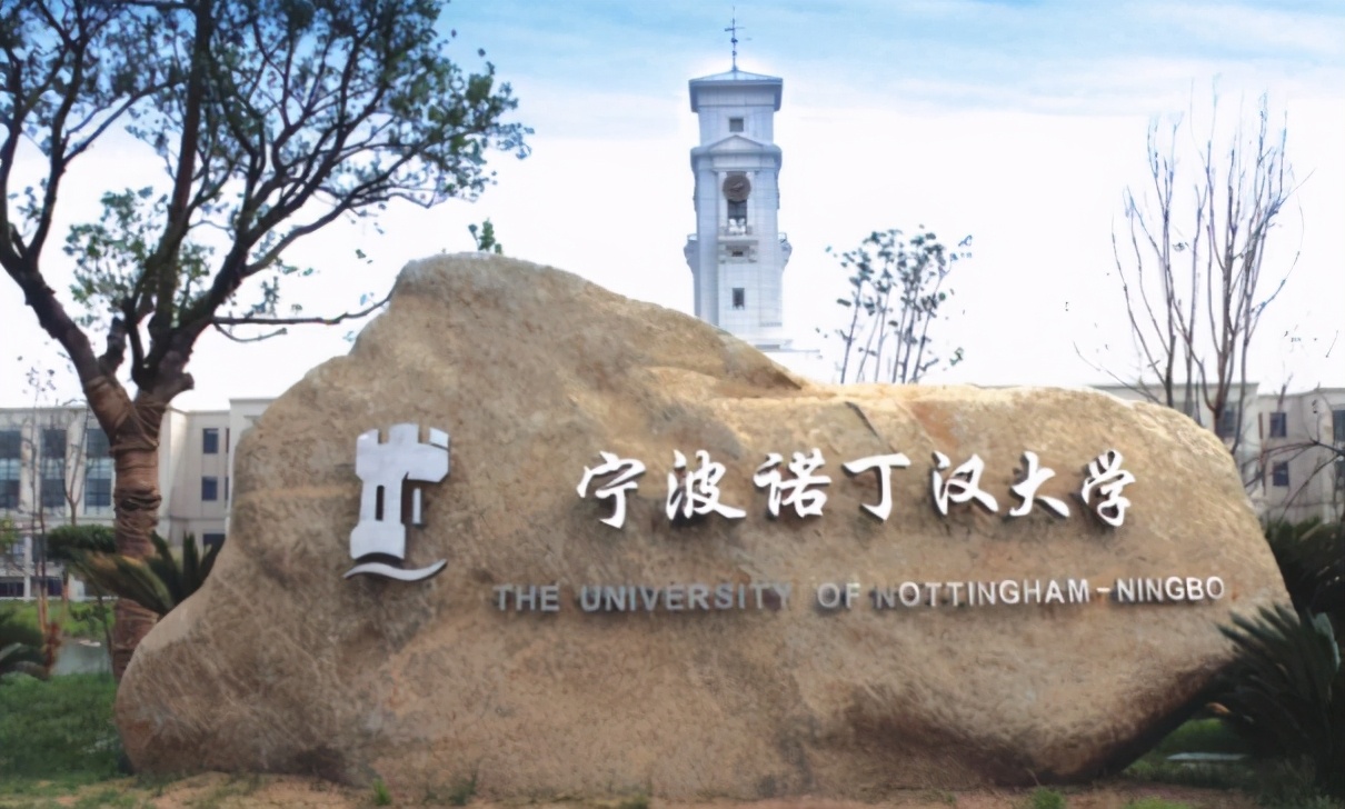 往年要600分才能上的高校，现在降了200分，却还是招不满人