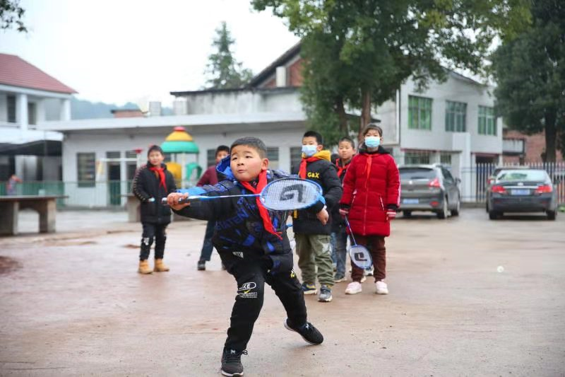 羽你一起(“羽你在一起”慈善公益行，给乡村小学孩子们一个体育梦)