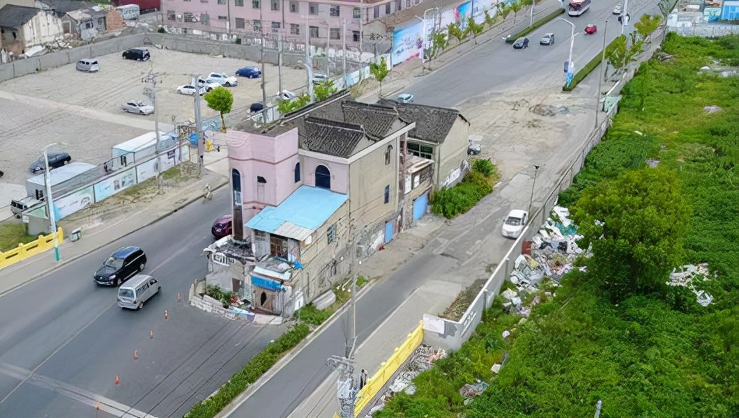 上海一钉子户,坚守12年终松口,交通障碍危害不在