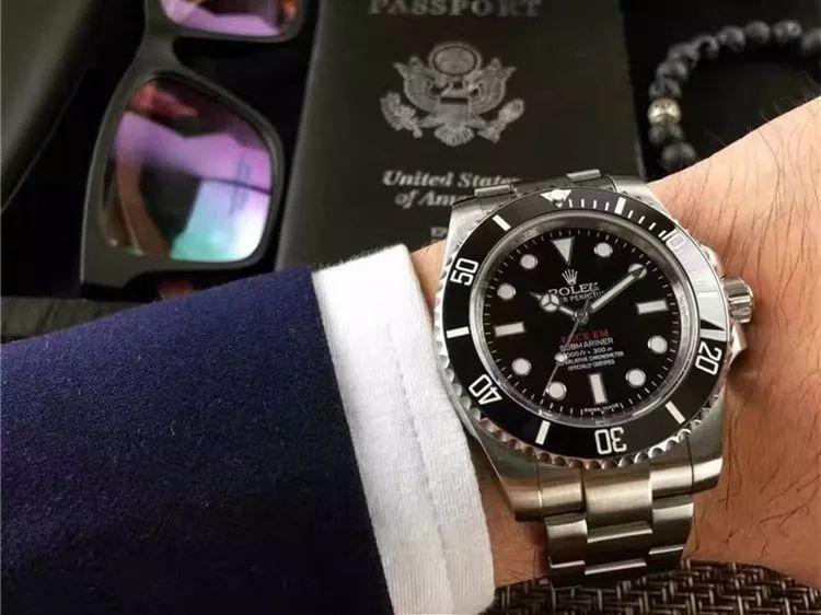 炒到 2000 的 Supreme 电子表，同款只需要 300 块