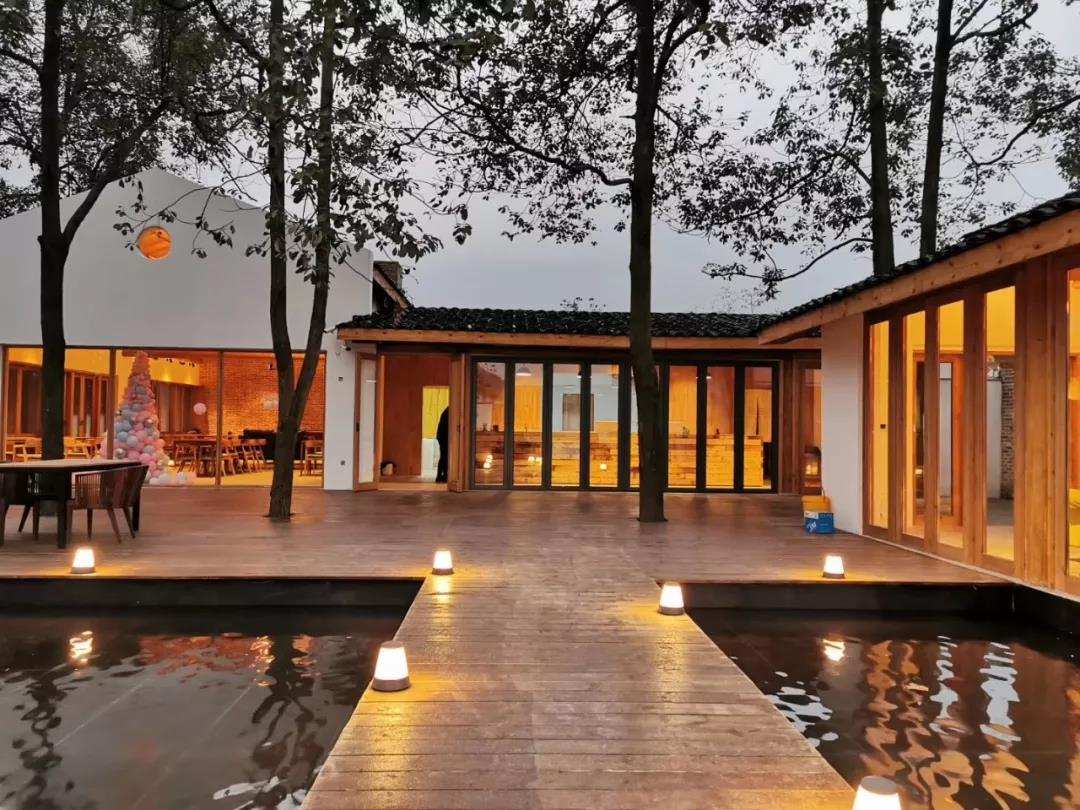 乐山大佛对岸民宿攻略(成都周边低调民宿:去山野睡懒觉,自驾2h直达)