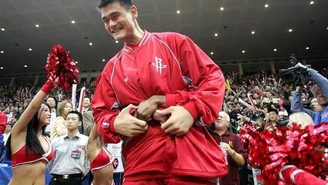 為什么沙發(fā)上不能看nba（姚明很生氣，肖華再發(fā)聲，但偷換概念小伎倆，雙重標(biāo)準(zhǔn)太虛偽）