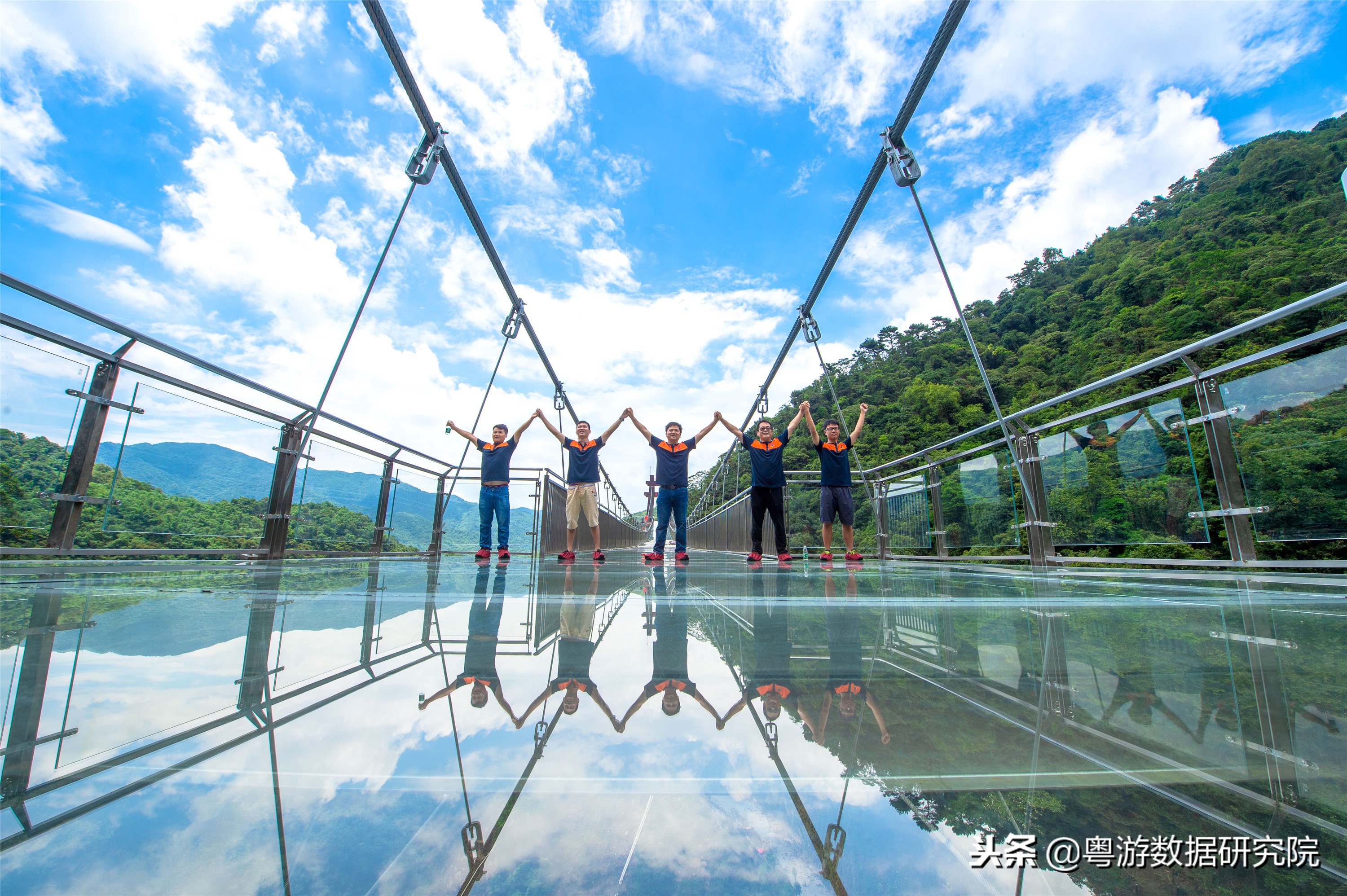 广东玻璃桥景点图片