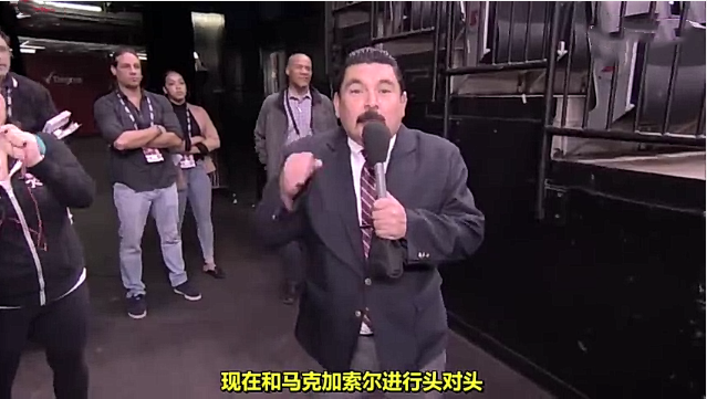 庫里脫口秀采訪（NBA總決賽爆笑采訪：庫里為詹皇簽名，一問題讓勇士眾將面紅耳赤）