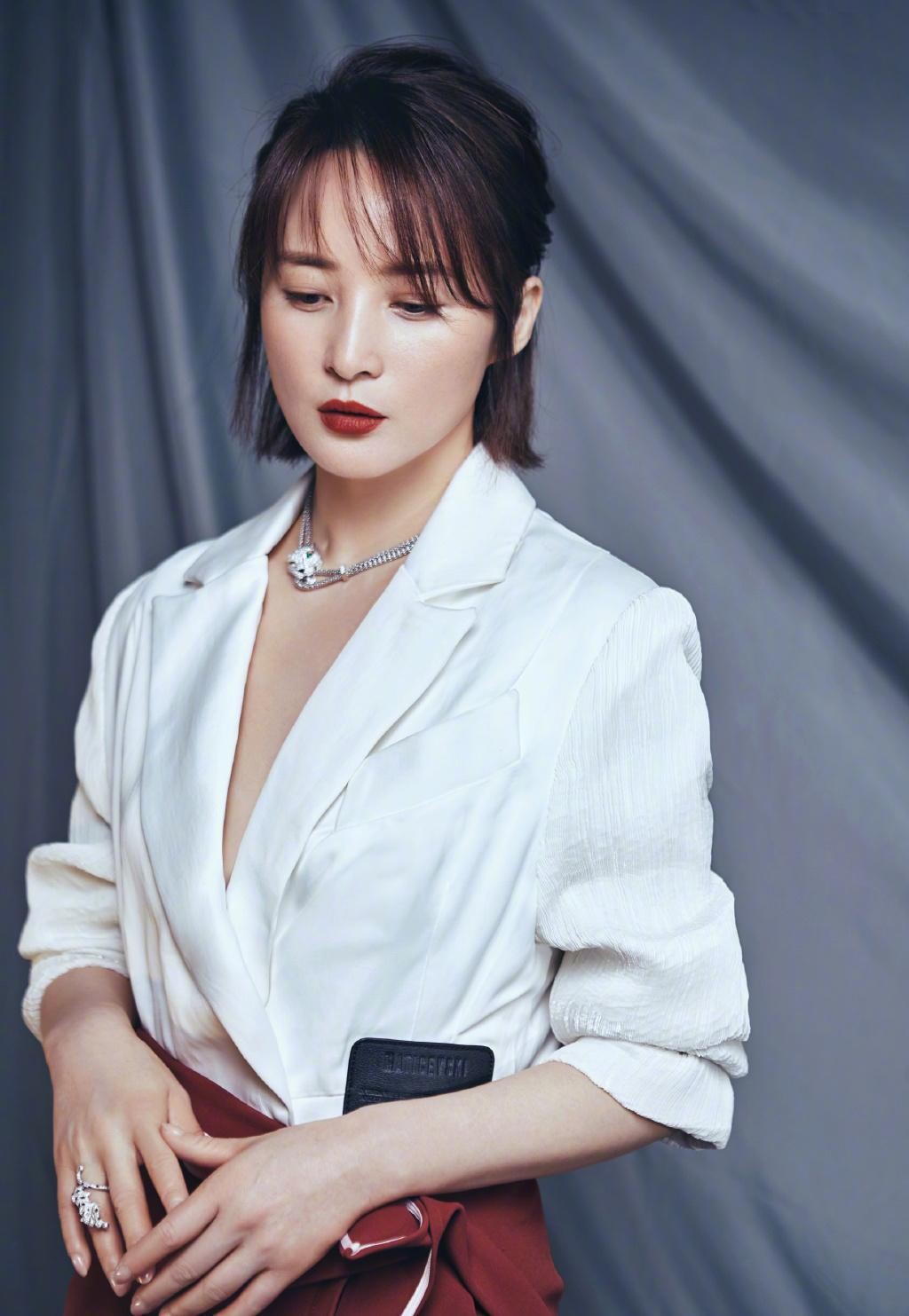 职场女人超爱穿的西装,选对款式时髦又个性,蒋勤勤就驾驭得很好