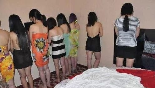 男友骗自己去按摩中心卖淫：一天能赚800块，每天至少接待5个客人，得了妇科病后男友狠心和自己分手