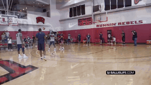 篮球最多有几条接缝（美国男篮集训时进行的1v1，有很多很好的技巧值得学习）