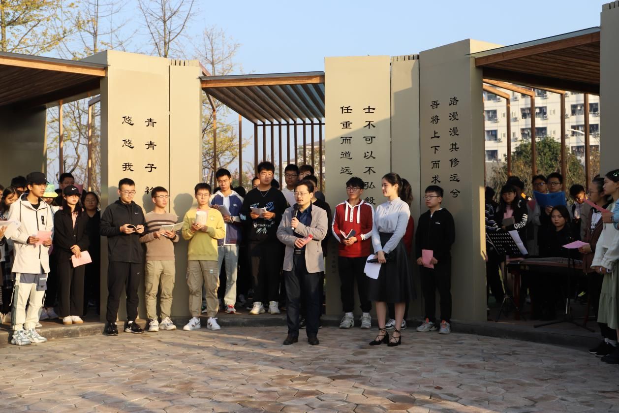 杨雨、郦波多位名家教授点赞，中南大学问渠晨读长廊等你pick！