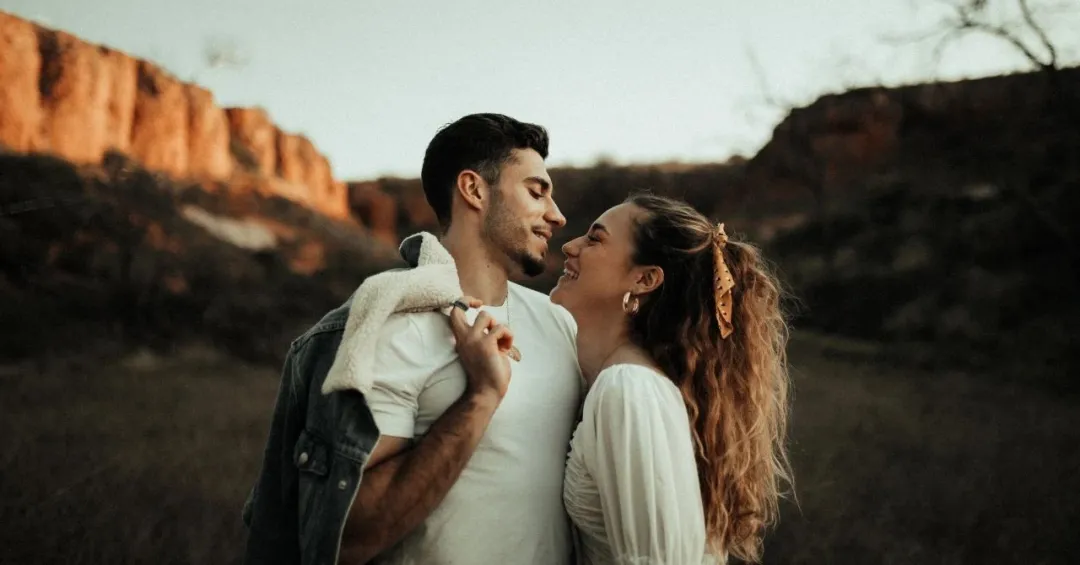 我老公，年薪50万+的程序员，一双袜子穿了10年，T恤穿到破洞