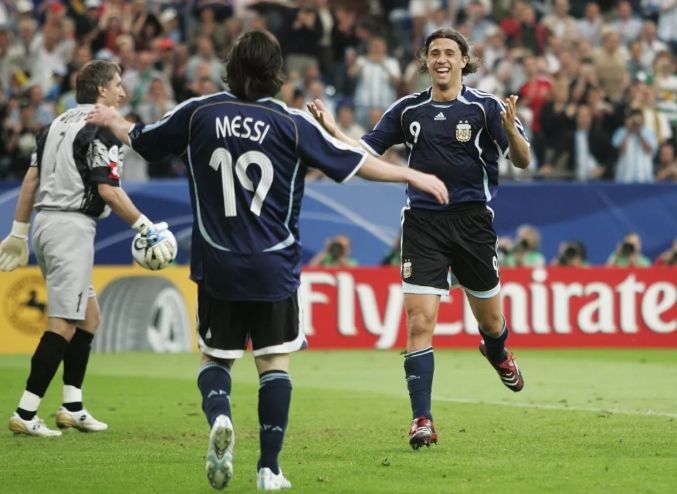 2006世界杯官方球(梅西19岁时被误判的这粒世界杯进球，成为他此后12年未了的遗憾)