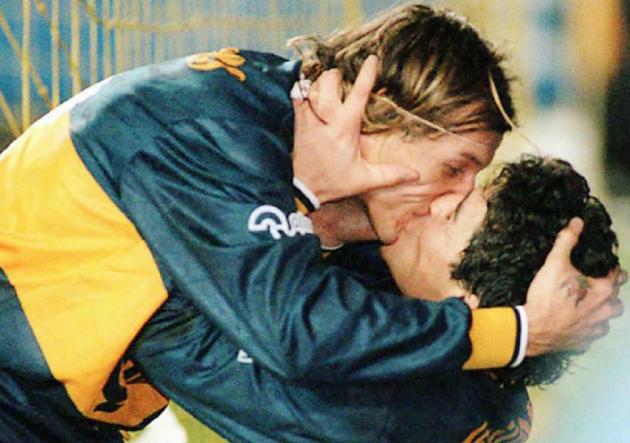 2010年世界杯段暄（百米10.07秒的足坛奇人！与马拉多纳激吻6分钟，惹怒妻子）