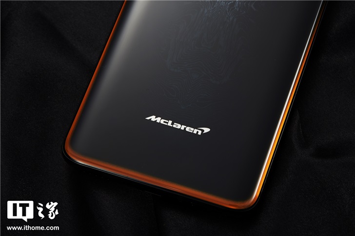 「IT之家开箱」一加7T Pro迈凯伦版图赏：超跑手感，焕丽橙现