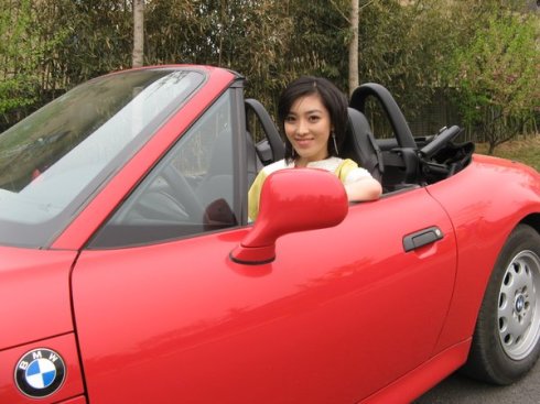 06德国世界杯美女(她是国脚杜威的前女友,何卿近照,散发着时尚的气息