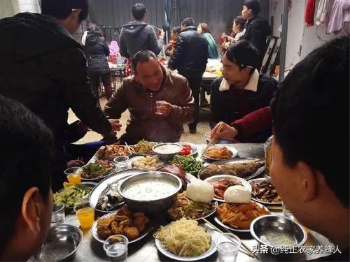 在农村吃宴席你地是谁坐上座，是舅舅还是老丈人坐上座？