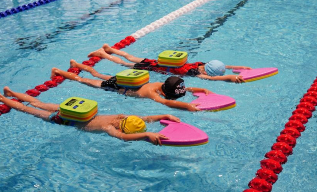 一种“新型补课班”火了，一节课3800元，小学生打扮成名媛模样