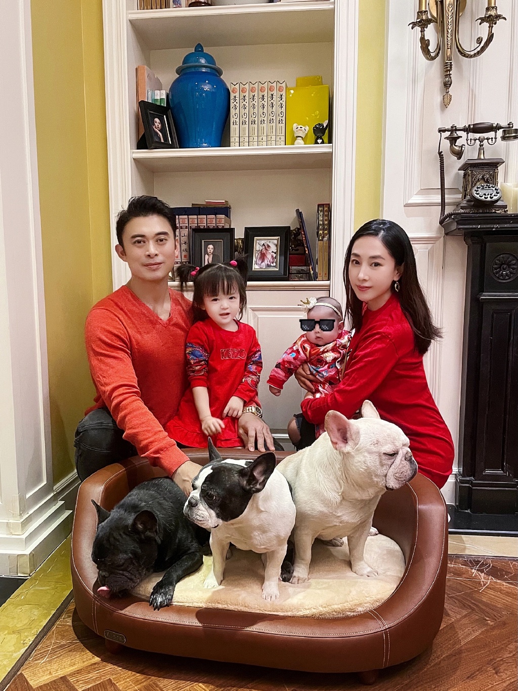 樊少皇分享全家福为二胎庆一周岁，妻子曾抱怨家庭主妇费力不讨好