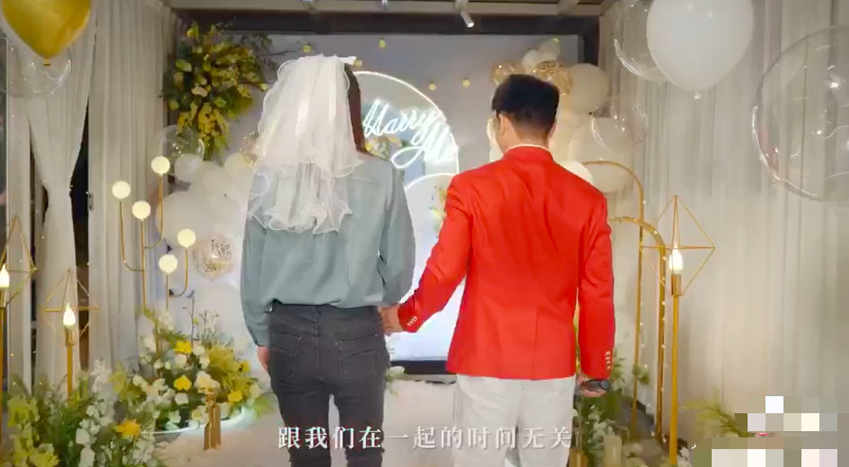 奥运会求婚的是谁(奥运冠军李发彬求婚成功！现场浪漫似童话，女友打扮朴素惹争议)