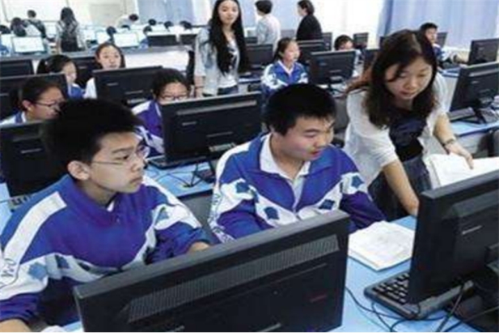 高考生填报志愿后，如何知晓自己是否被大学录取？这些细节要注意