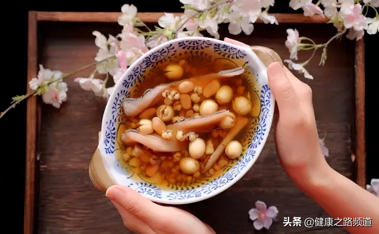 脾胃虚弱的人，湿气也很重，把5种食材煮一煮，脾胃慢慢好起来