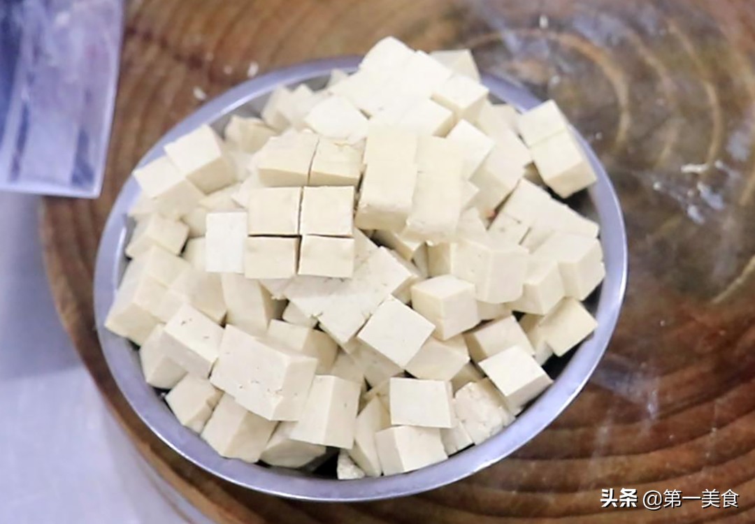 麻婆豆腐原来这么简单，厨师长教你诀窍，香辣入味，嫩滑不破碎
