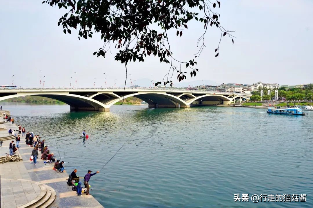 3月份的桂林是最舒服惬意的时候，三天两夜看一场山水画中景