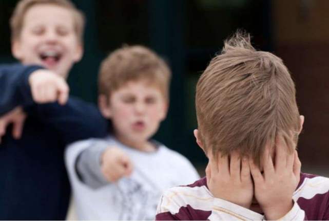 孩子说“在学校没朋友”，两类妈妈的不同回答，影响孩子人生格局