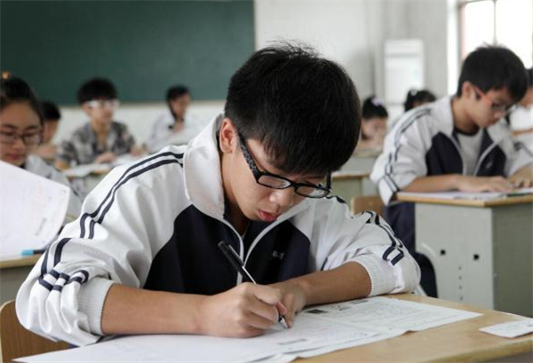 中考難度“加碼”：考試增加新科目，能否讀上高中就看初三上半年