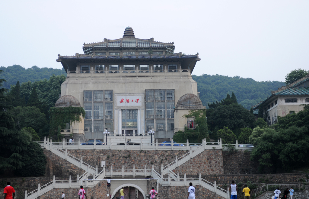 泰晤士世界大学排行榜：清北并列16名，武大、华科大上升幅度大