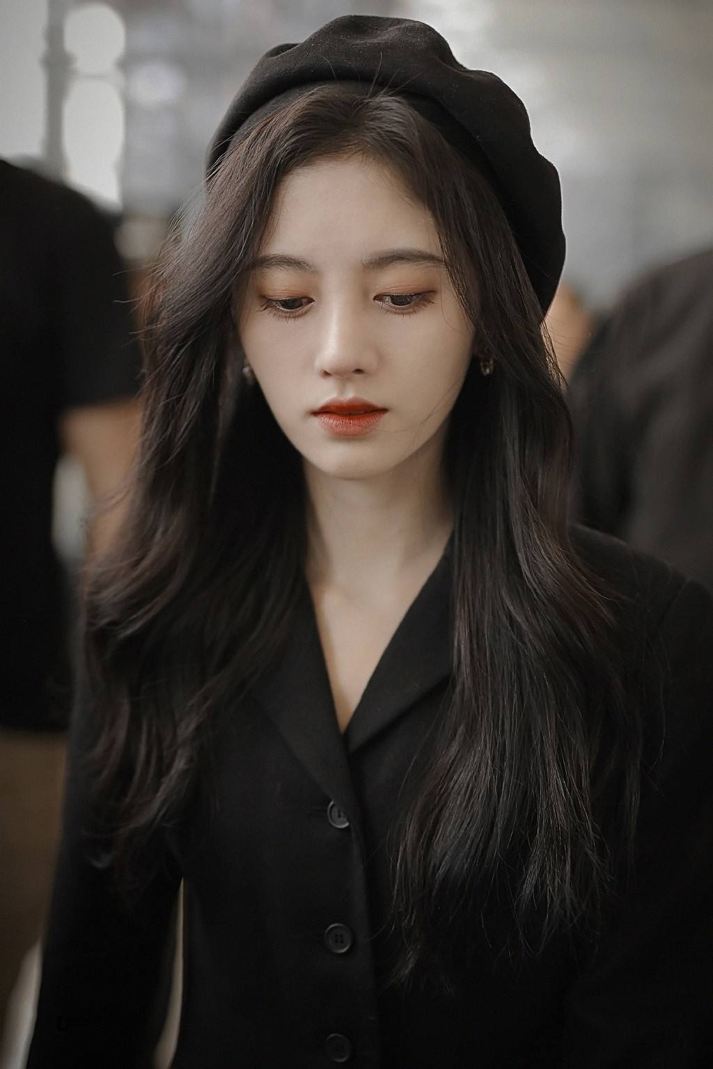 同样是“凡尔赛”，为何撒贝宁备受欢迎，而鞠婧祎却让人反感？