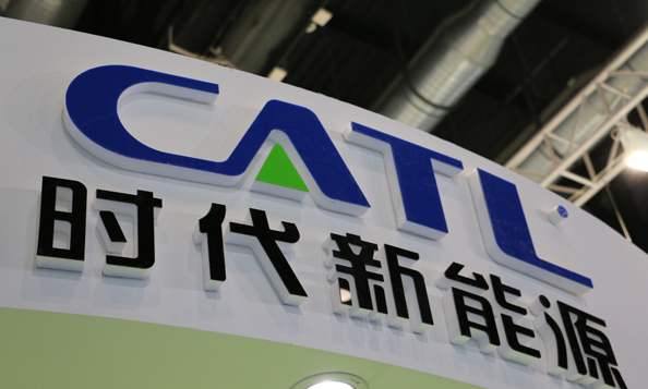 比亚迪L6憋屈1000天后强势挑战CATL，新能源车企争霸战再升级