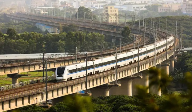 crh1a型动车组-驰骋长三角的高速动车组先行者