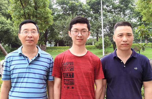 其中, 漯河高中高三理科4班的邢皓斌,以710分的优异成绩告捷.