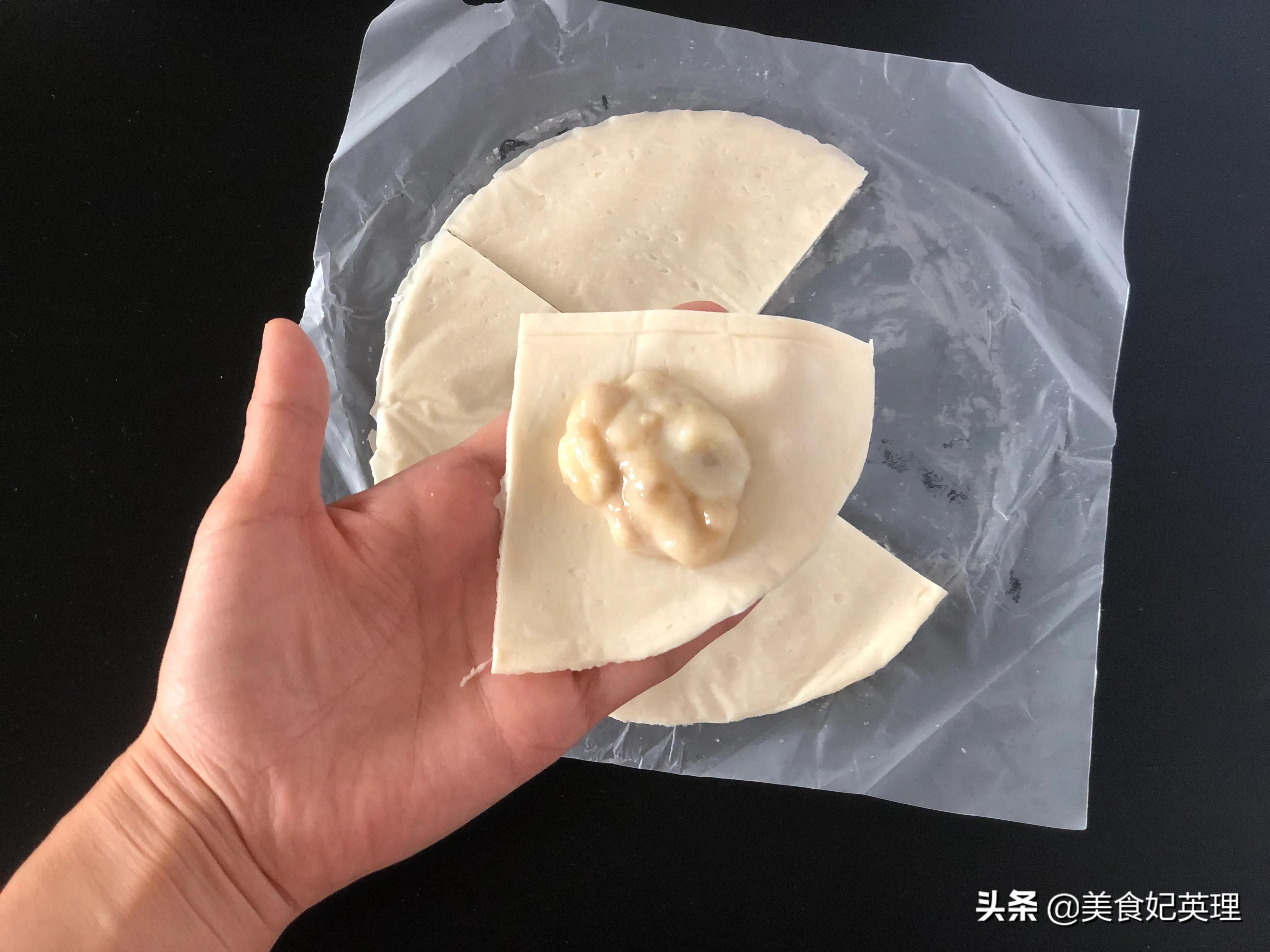 儿子最爱吃这甜品，香甜香蕉馅儿夹心，外皮酥掉渣，自己做超简单